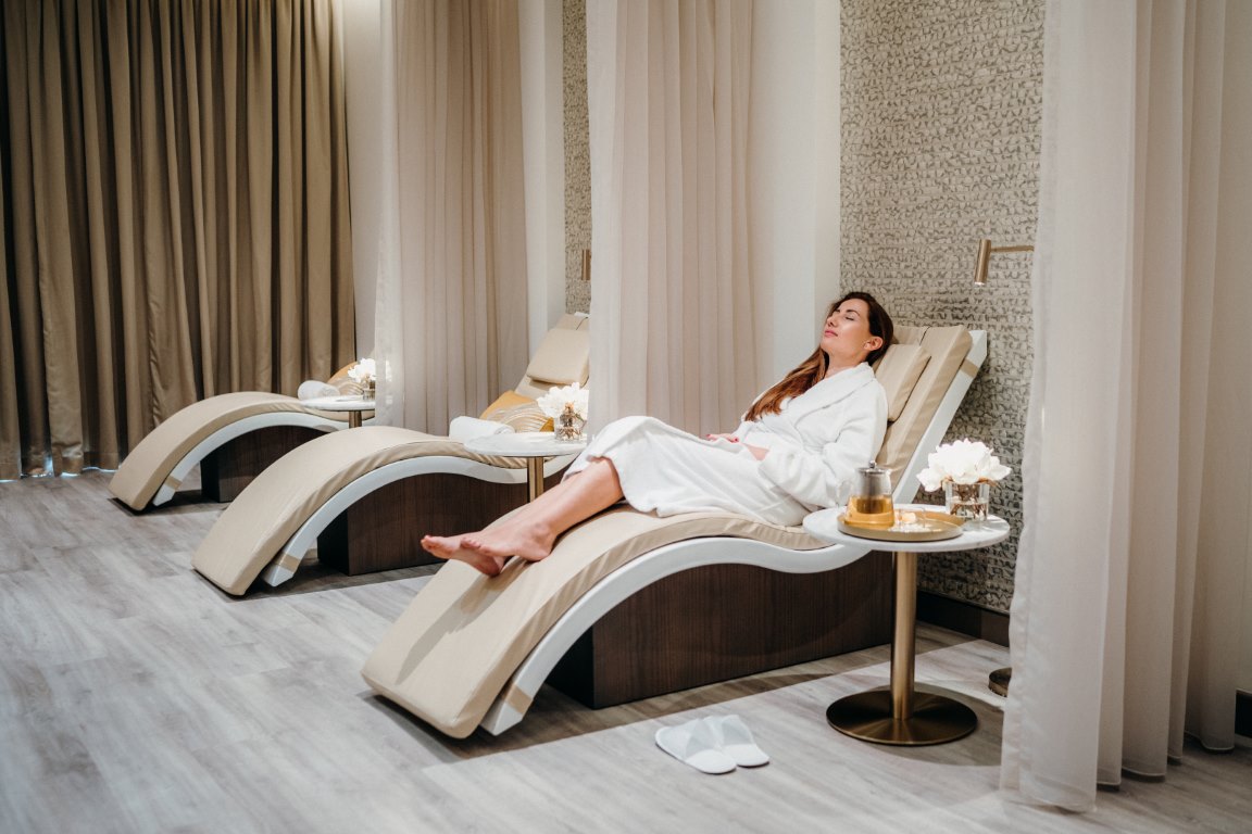 امنحي نفسكِ فرصة الاستمتاع بجلسة تدليك صحية ومتكاملة مع Lava Shell Treatment PAUSE SPA