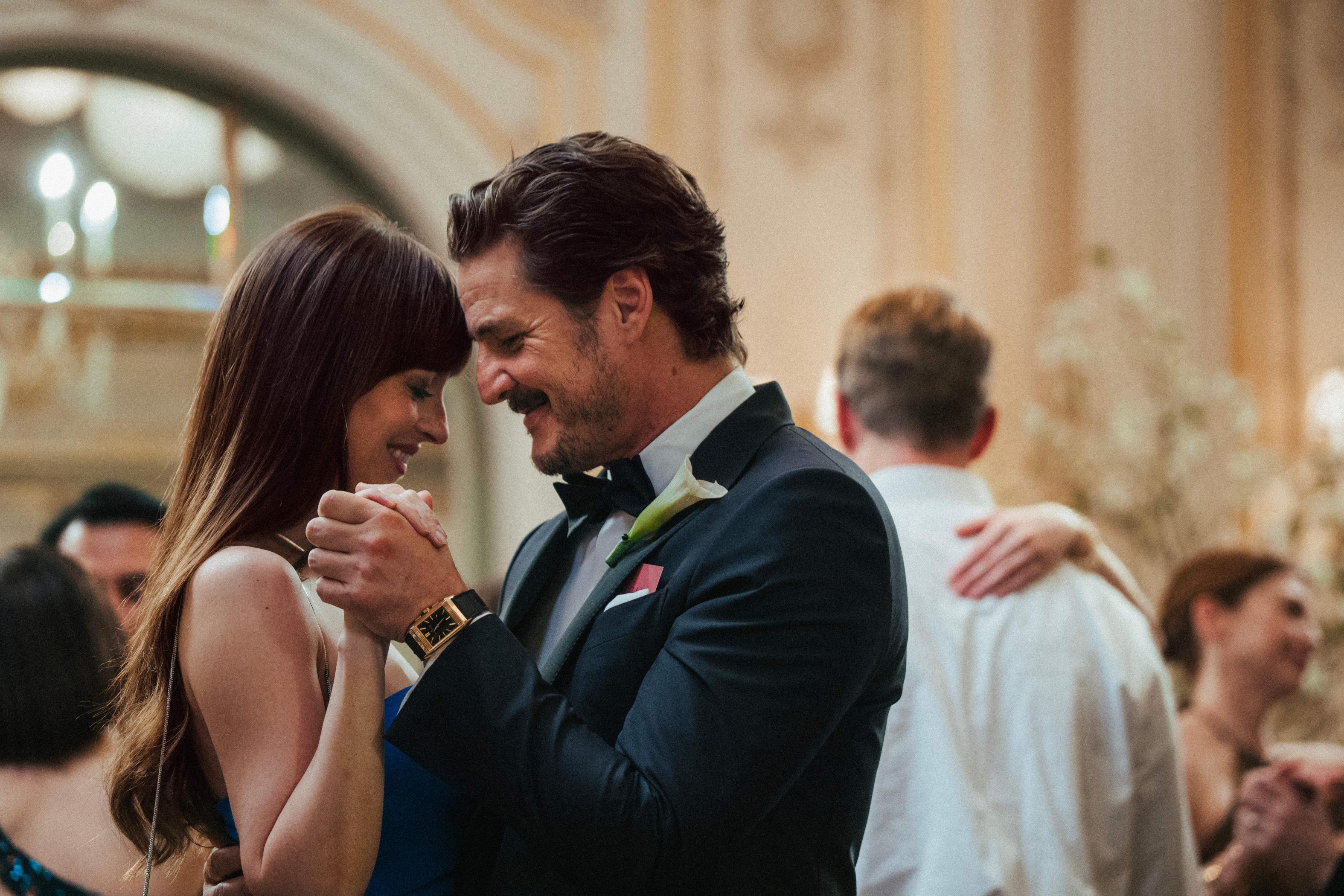 Pedro Pascal يرتدي ساعة Jaeger-LeCoultre Reverso Tribute Chronograph