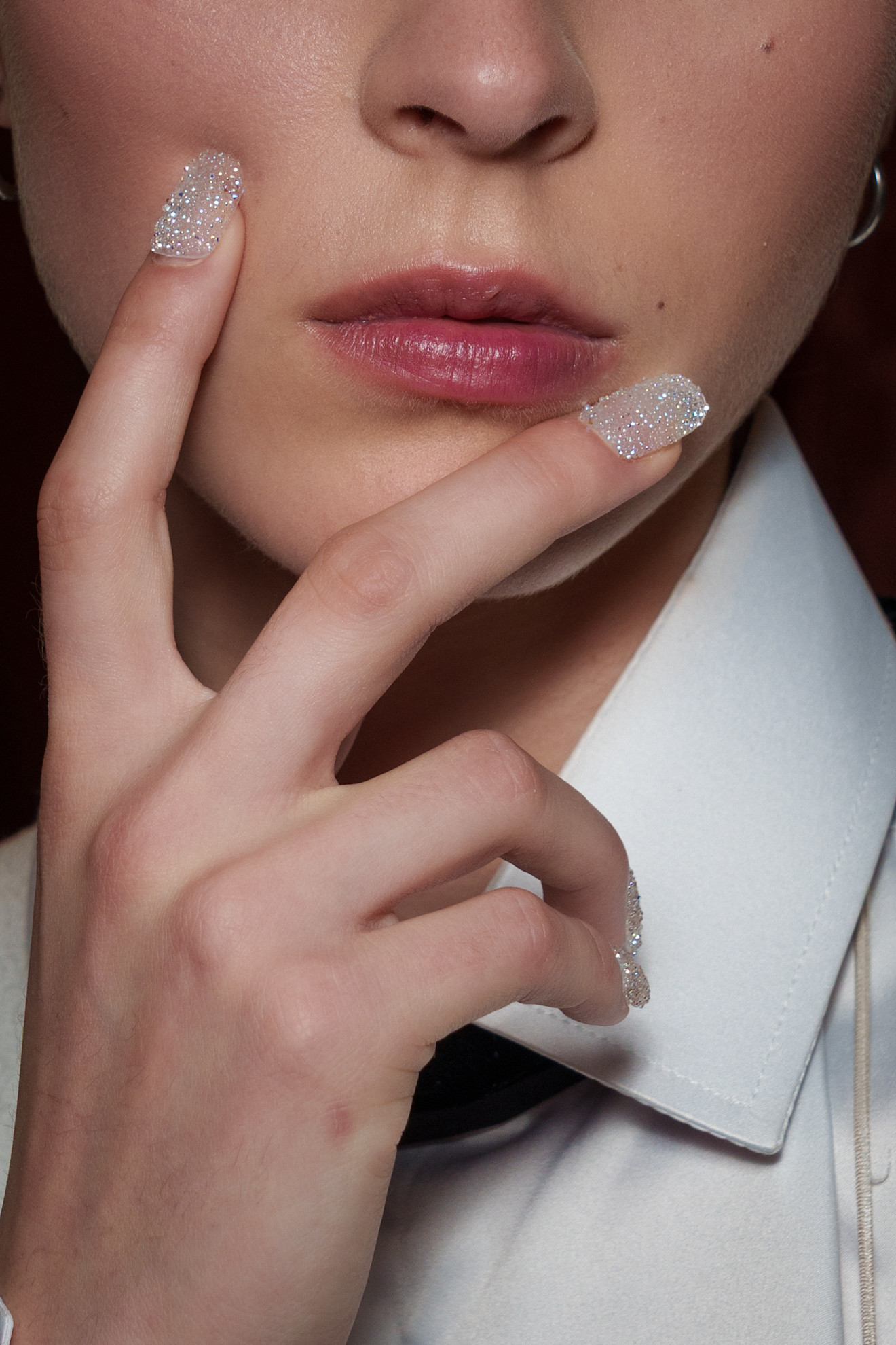 ألوان مناكير كريستالية بزخرفات لماعة