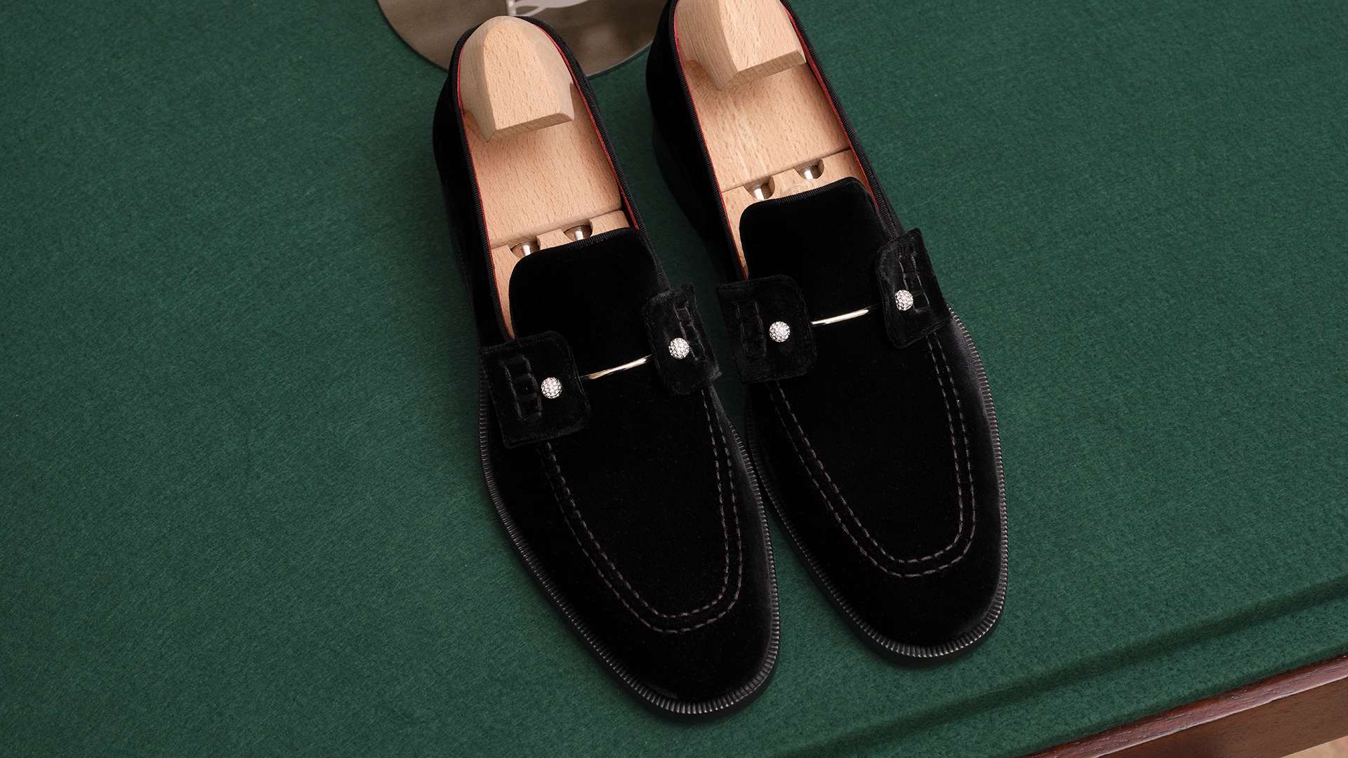 Sartorial line من Christian Louboutin