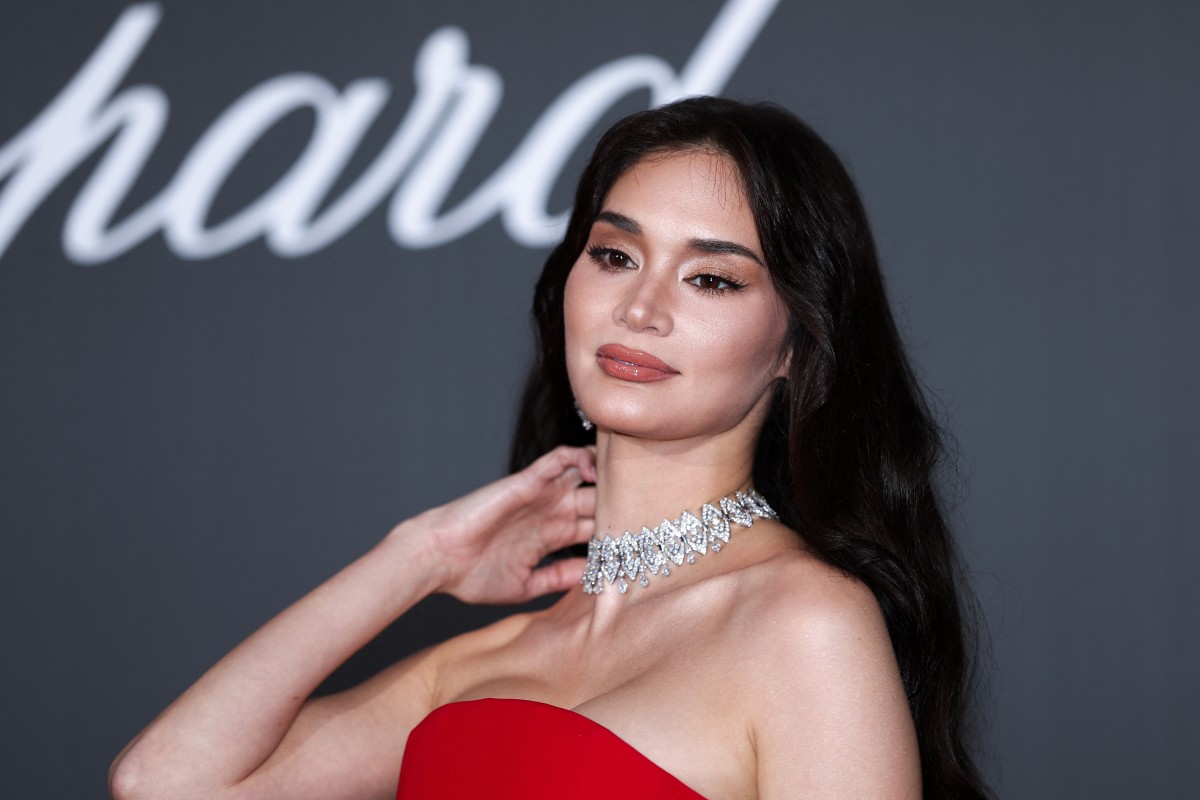 اطلالة Pia Wurtzbach برسمات المكياج البرونزية البراقة