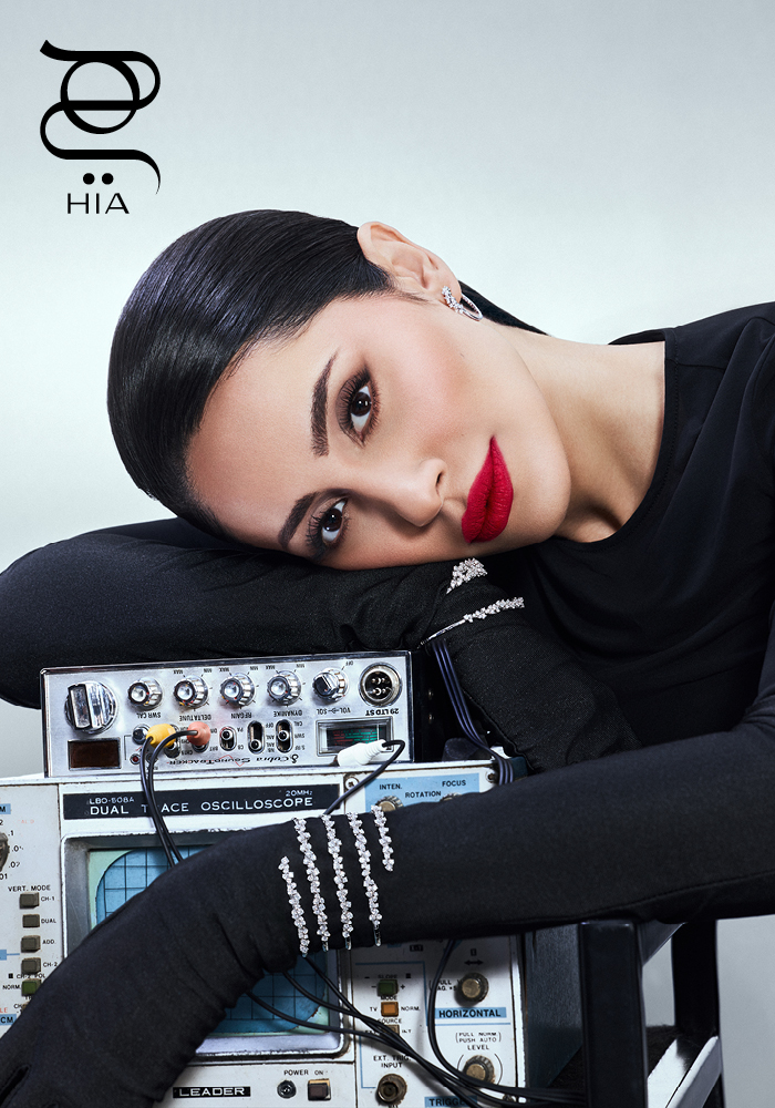 أساور وأقراط "دامياني ميموزا" Damiani Mimosa من دار "دامياني" Damiani للمجوهرات الفاخرة قميص من "رابان" Rabanne لدى THAT Concept store