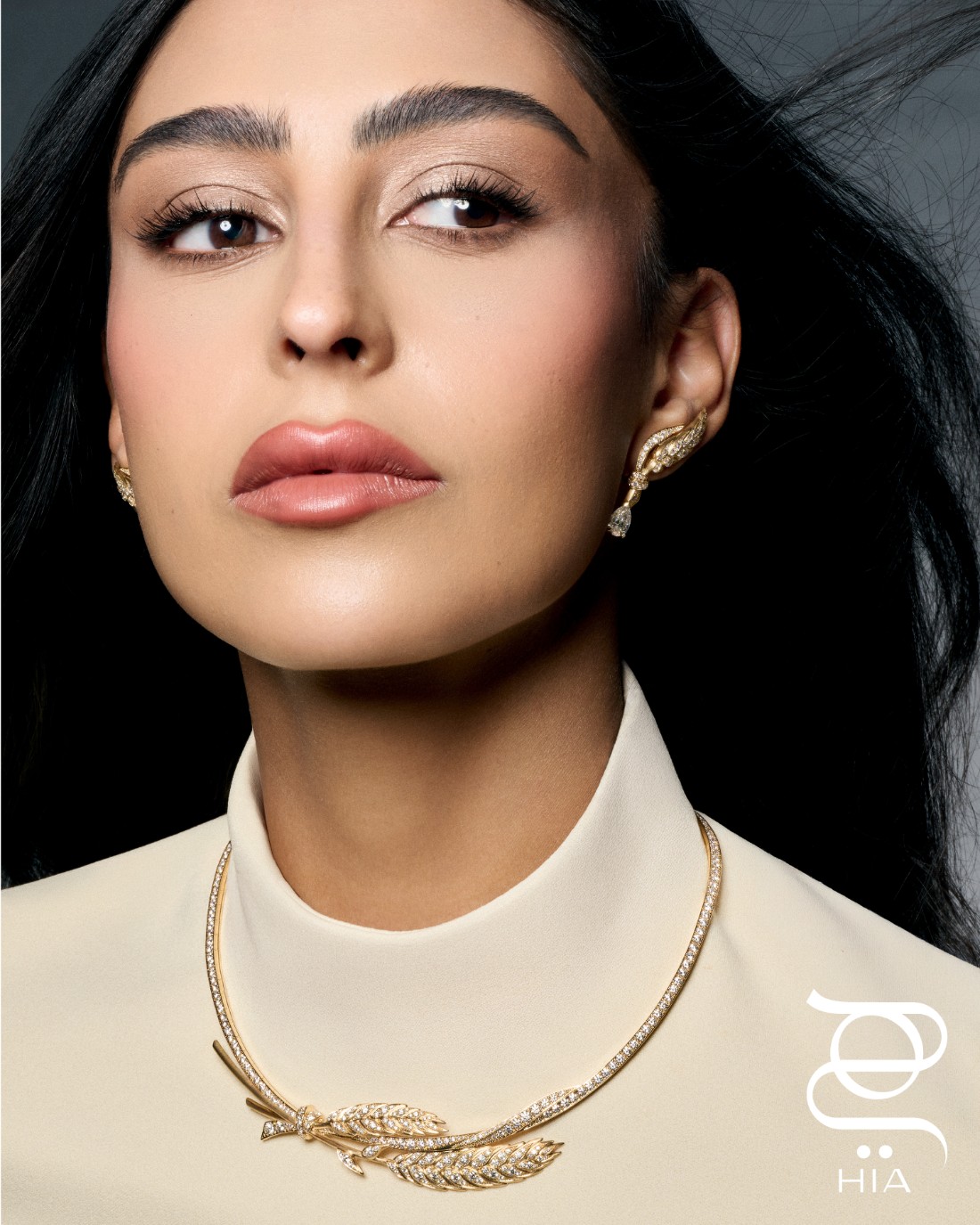 من مجموعة EPI BLÉ DE CHAUMET، عقد وأقراط أذن من الذهب الأصفر والماس جميع المجوهرات من "شوميه" CHAUMET