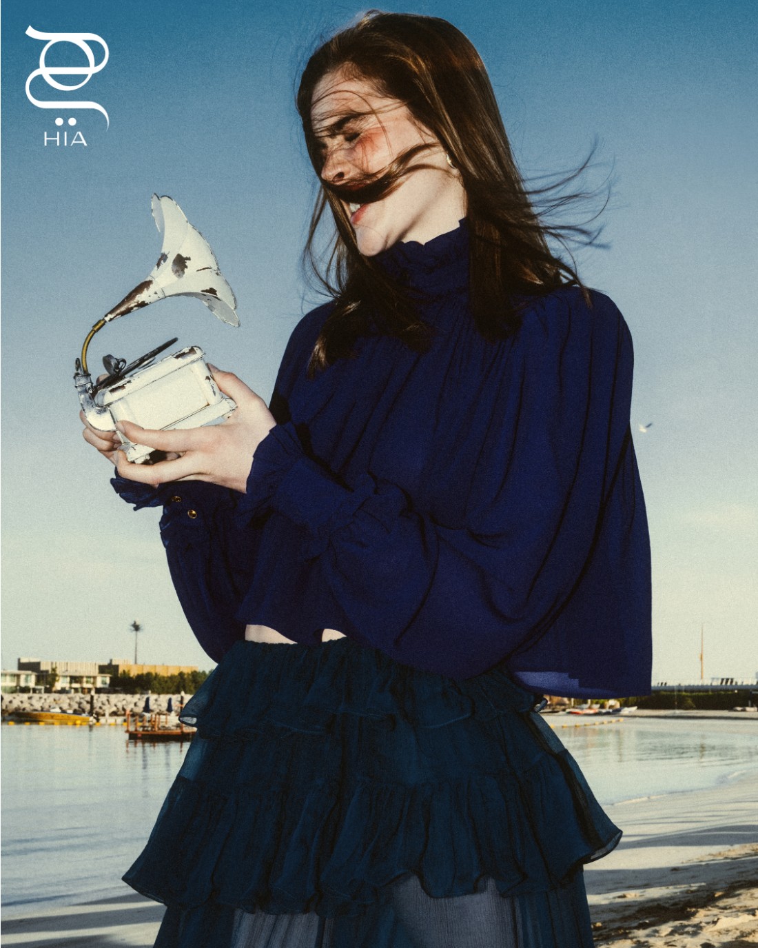 تنورة وقميص باللون الكحلي من "كلويه" Chloé