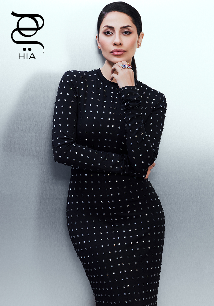 خواتم وأقراط "دامياني مارغريتا" Damiani Margherita جميعها من دار "دامياني" Damiani للمجوهرات الفاخرة فستان من "سبورتماكس" Sportmax