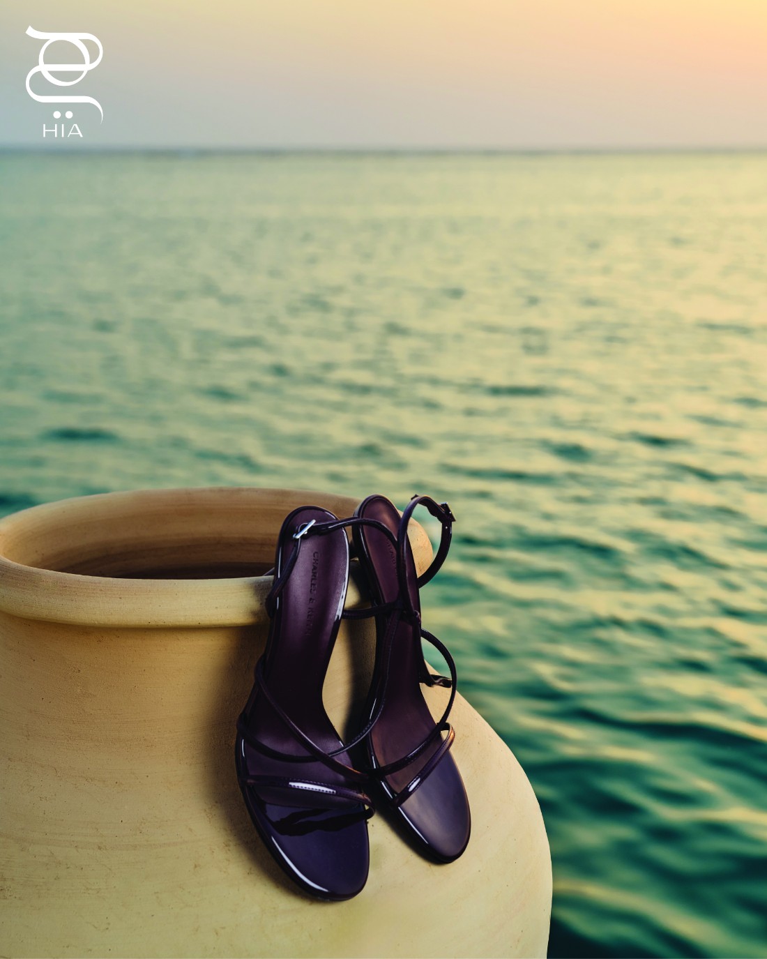 حذاء صندل Slingback بكعب رفيع وأحزمة من الجلد اللامع بلون مارون من “تشارلز آند كيث” Charles & Keith