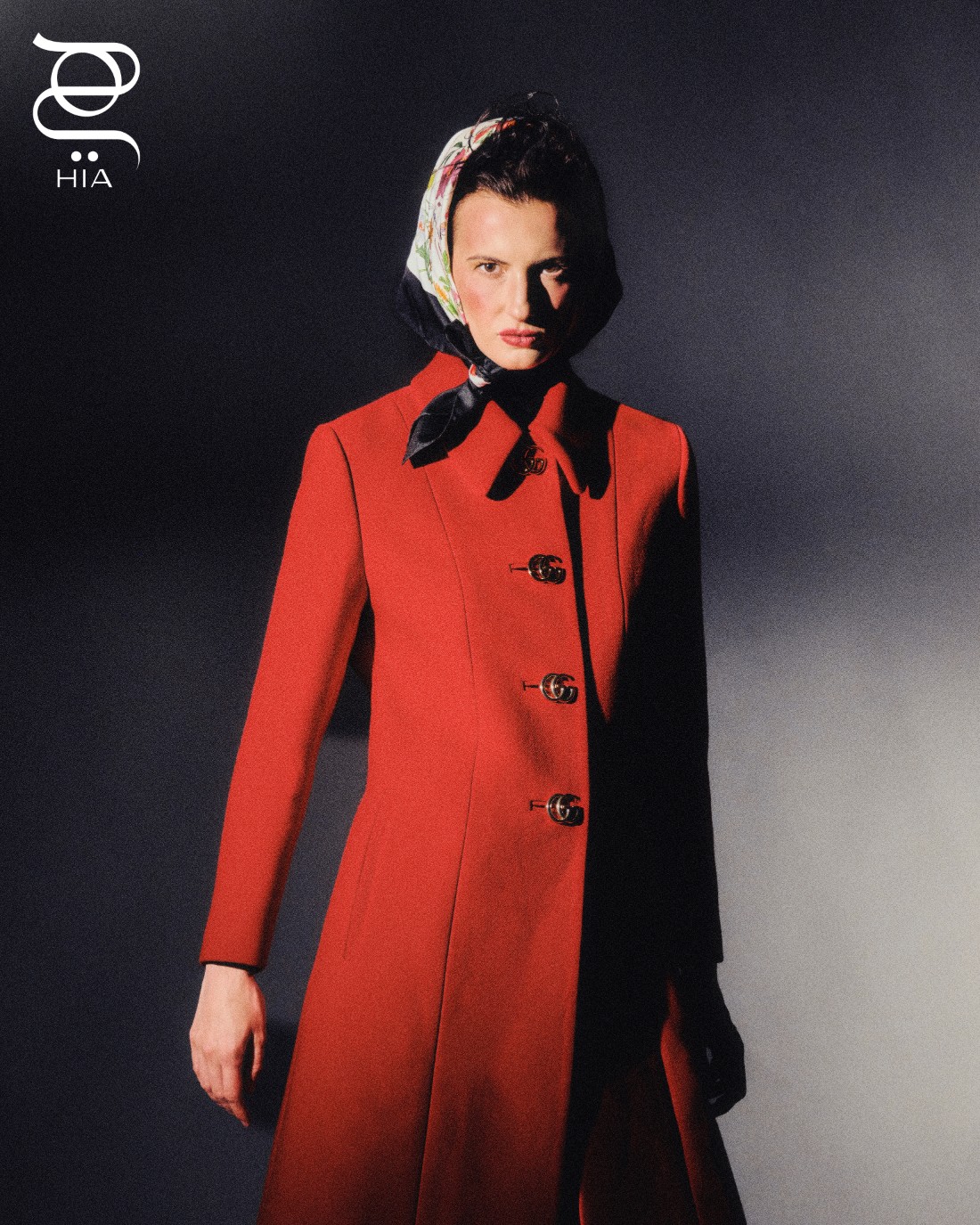 ‏  سترة ووشاح من "غوتشي" ‏Gucci