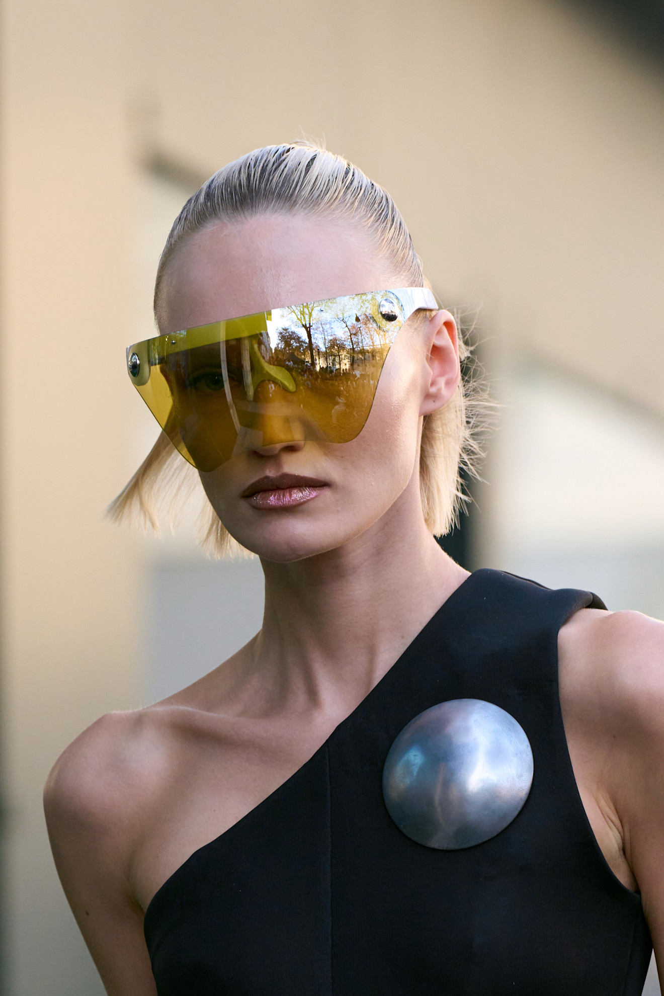 Pierre Cardin نظارات ضخمة وبتصميم جريء باللون الأصفر من