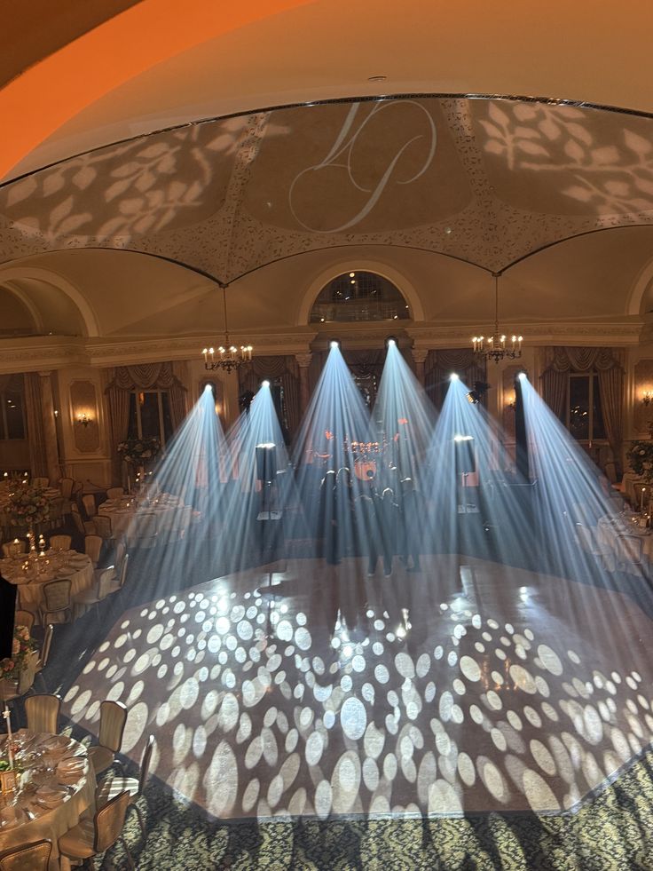 إضاءة حلبة الرقص بأضواء LED