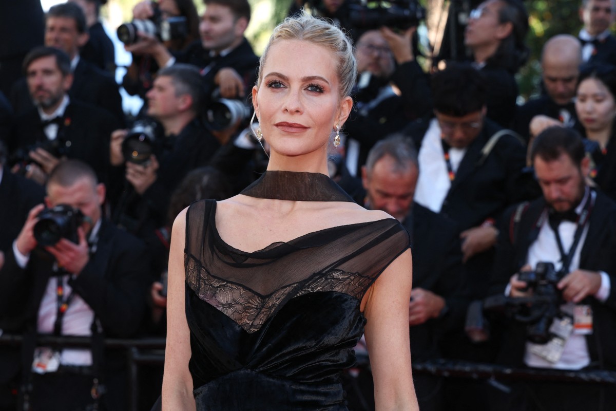 اطلالة Poppy Delevingne بمكياج بني ساحر
