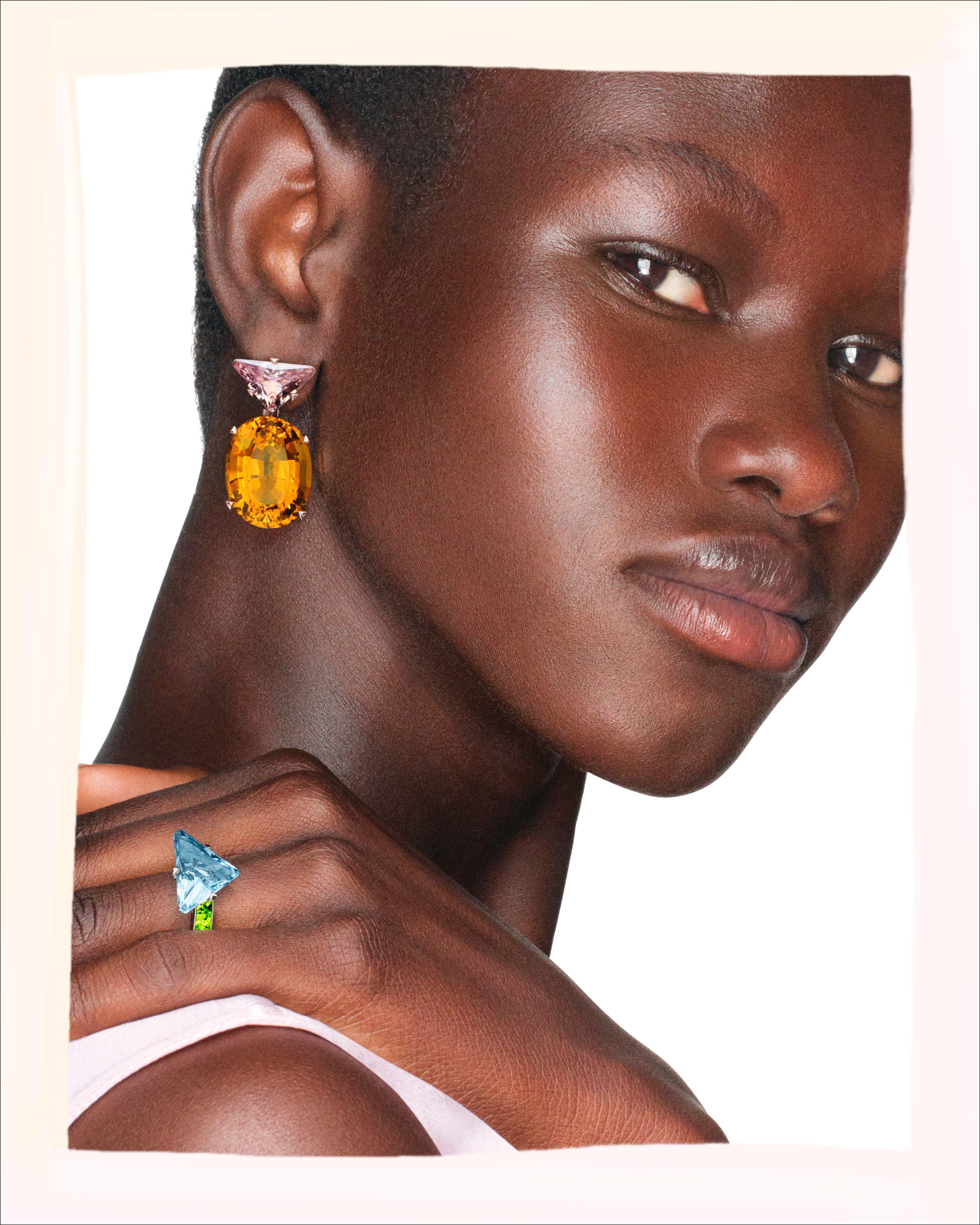 تصاميم برادا الجديدة:شفافية متكاملة بفضل تقنيات التتبع الحديثة