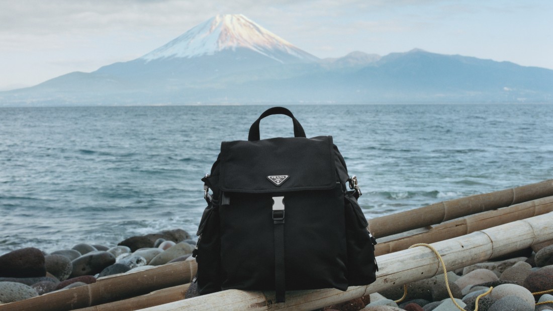 مجموعة ‏Prada Re-Nylon‏ أُطلقت عام 2019، وتشمل الإكسسوارات والملابس الجاهزة