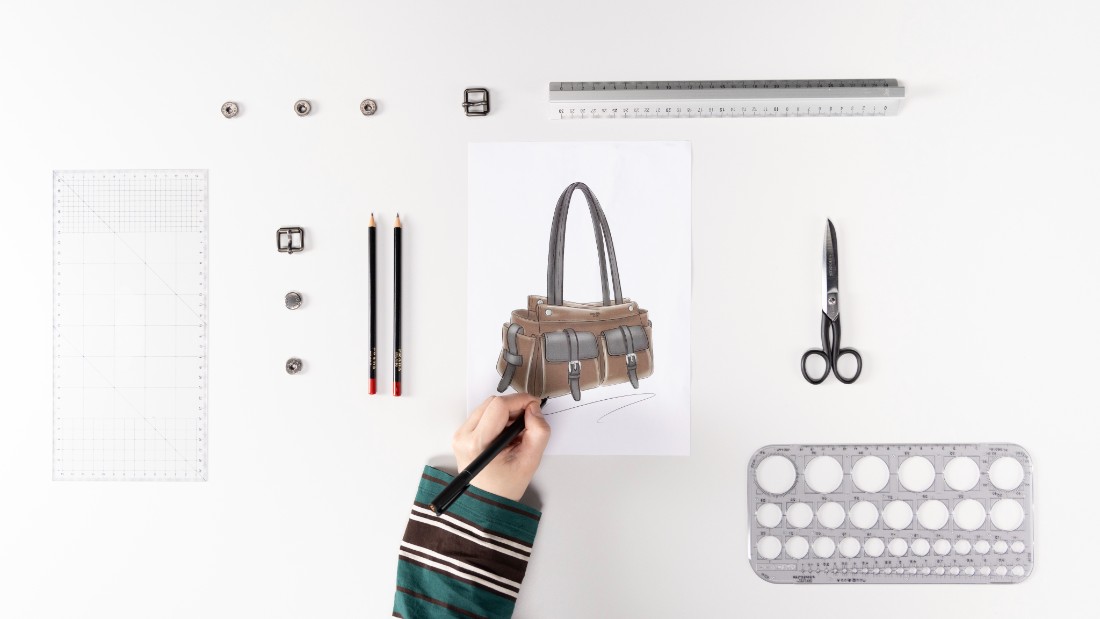 صور حصرية لـ "هي" ‏من كواليس صناعة حقيبة ‏Prada Route