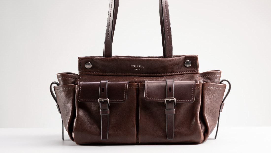 صور حصرية لـ "هي" ‏من كواليس صناعة حقيبة ‏Prada Route