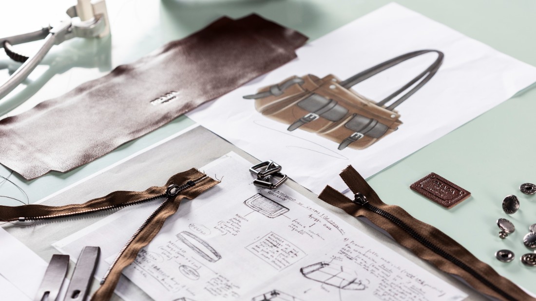 صور حصرية لـ "هي" ‏من كواليس صناعة حقيبة ‏Prada Route