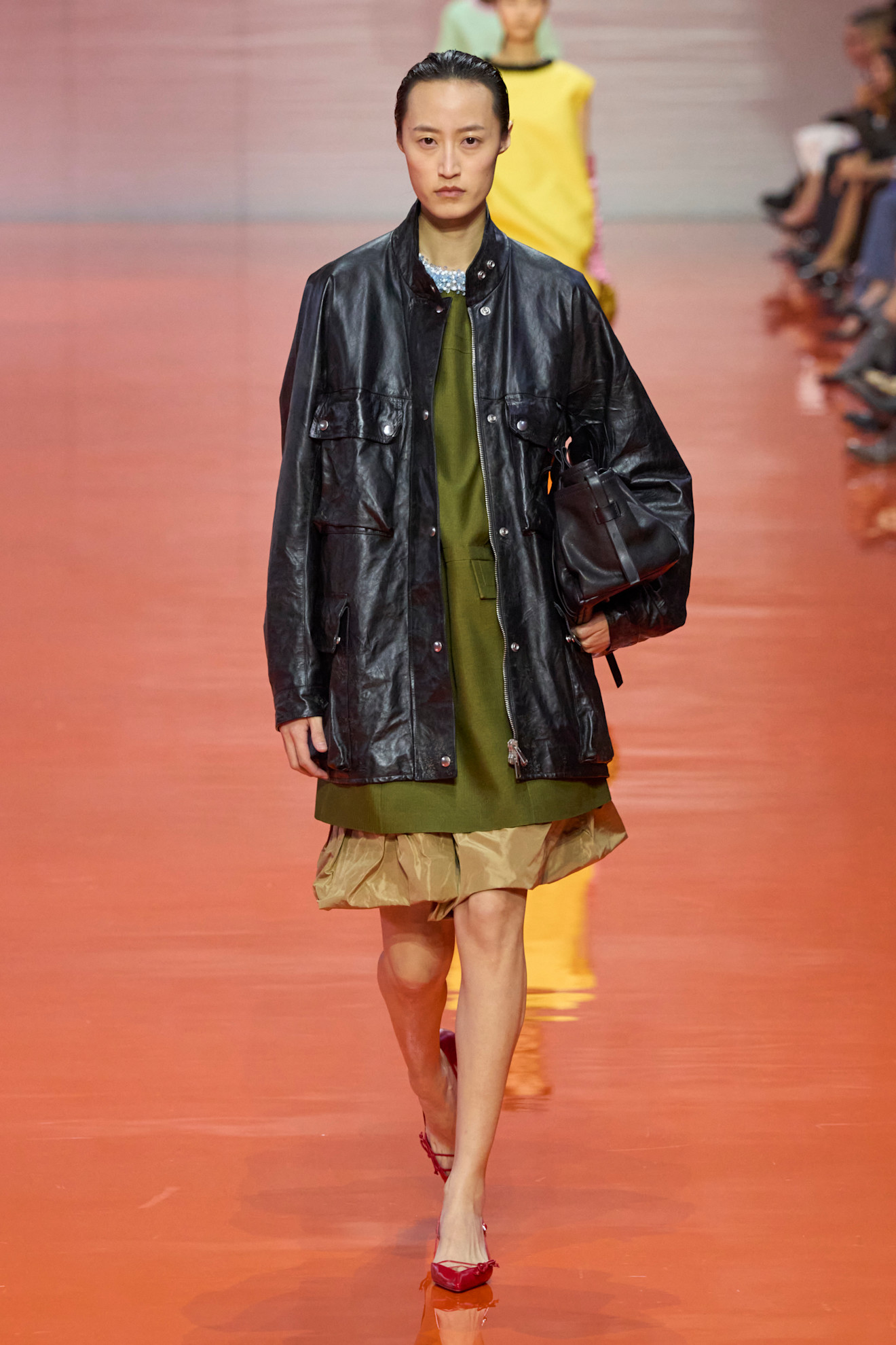 جاكيت الجلد الاوفر سايز من برادا