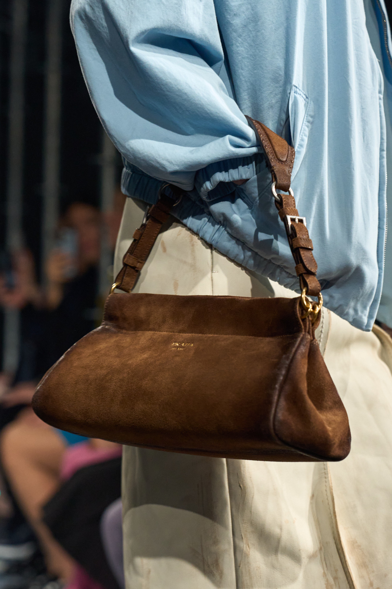 حقيبة من Prada من مجموعة الأزياء الجاهزة لخريف وشتاء 2025