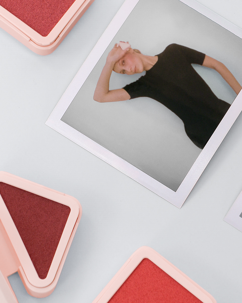 النجمة بيلا حديد في حوار خاص مع "هي" بعد اختيارها أول سفيرة جمال عالمية لدار Prada Beauty 