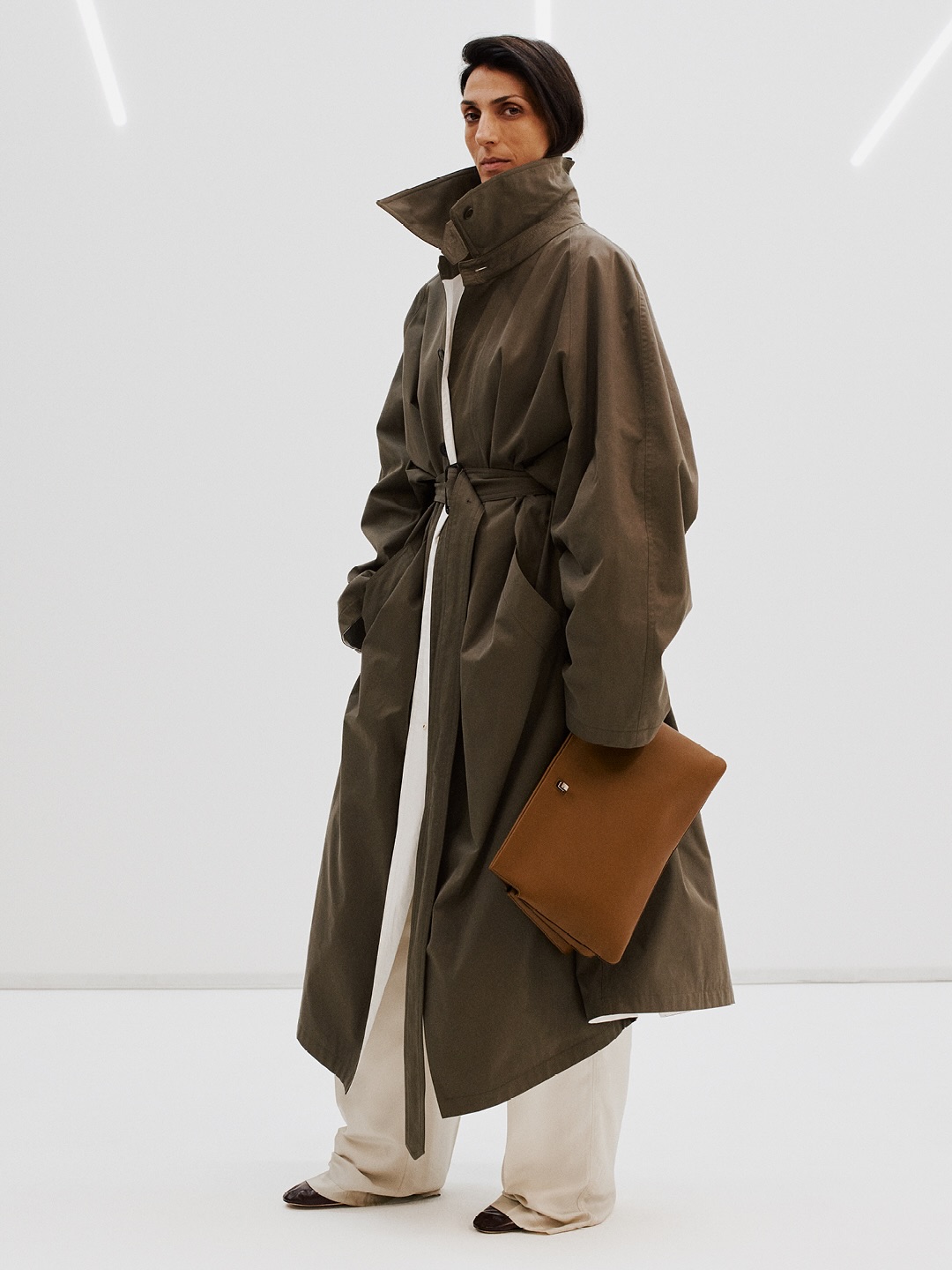 تصميم الترنش من مجموعة Phoebe Philo بعنوان D لعام 2026