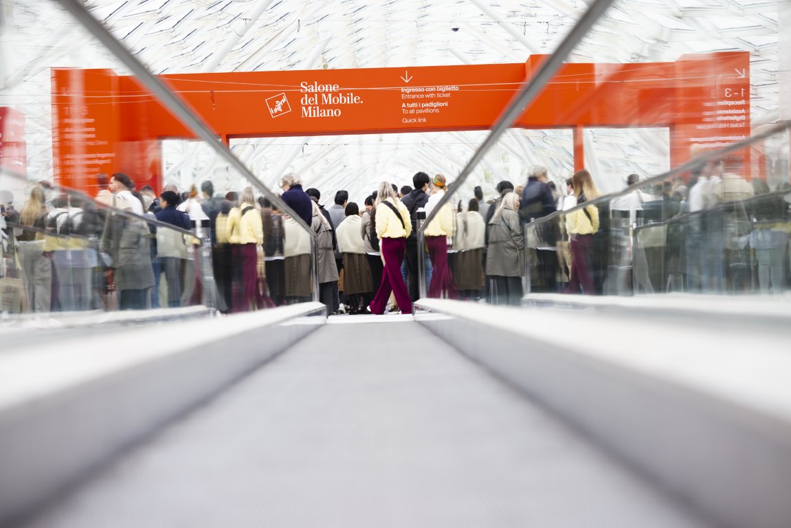 مجلة هي تلتقي مع ماريا بورو  رئيسة معرض سالوني ديل موبيلي