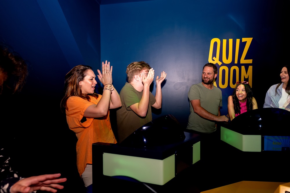 quiz room دبي