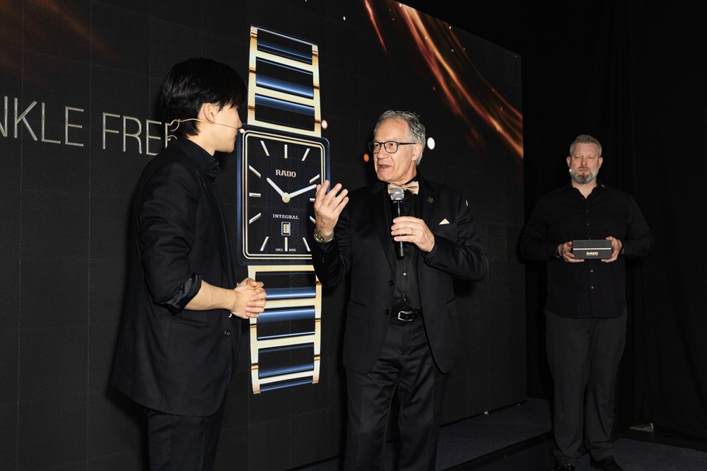 مدير التحرير عدنان الكاتب خلال الاحتفال