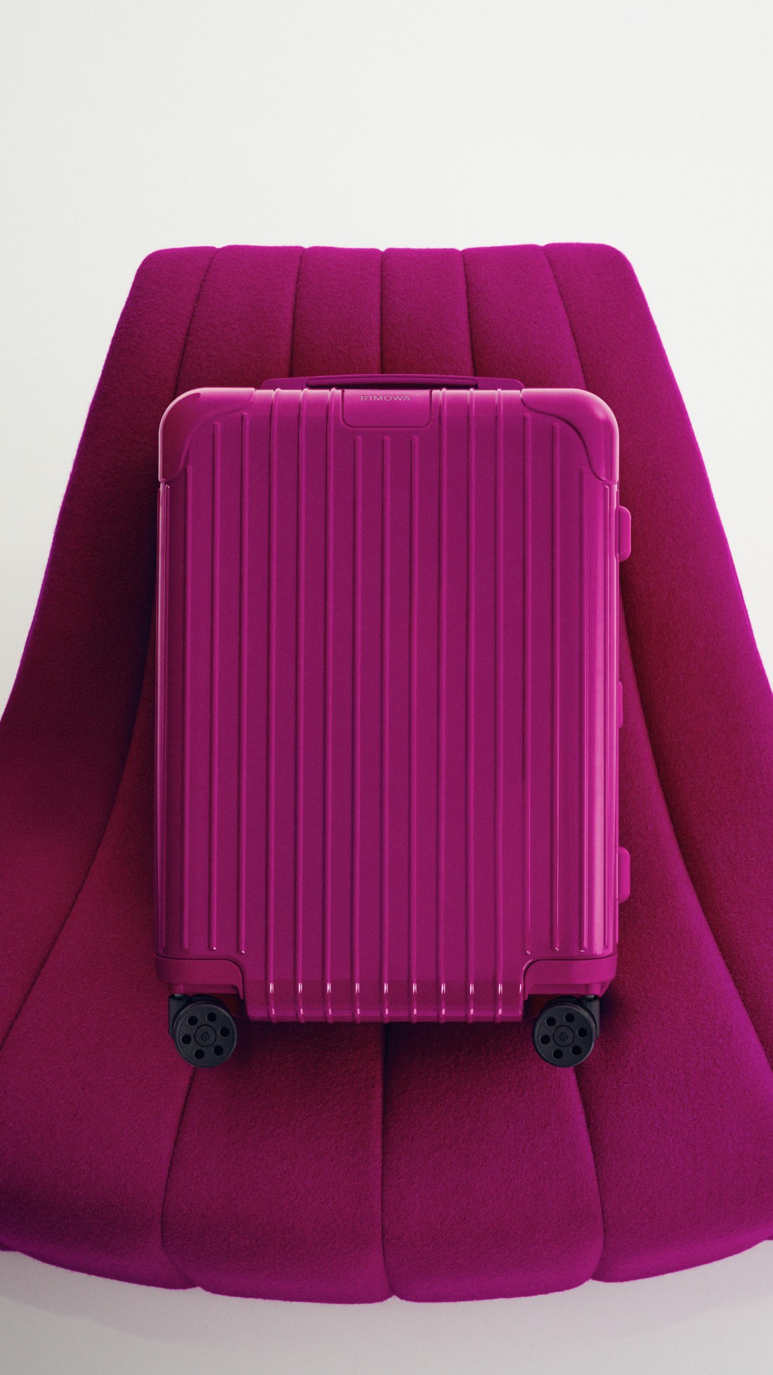 يعكس Magenta فضولاً متجدّداً وأناقةً مرحة‏