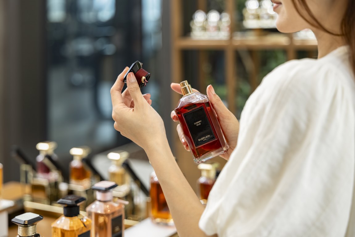 روزوود هونغ كونغ تحتفي بسبع سنوات كأيقونة عصرية على ميناء فيكتوريا