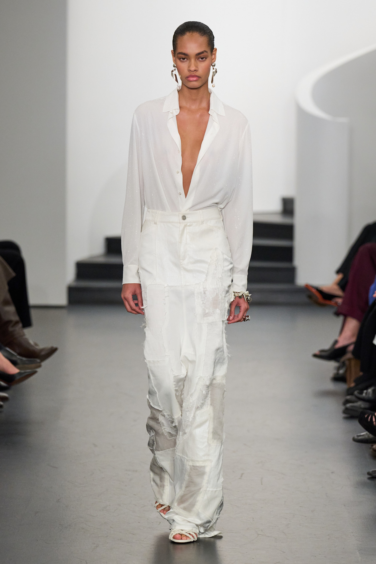 اطلالة مميزة باللون الأبيض من رالف لورين