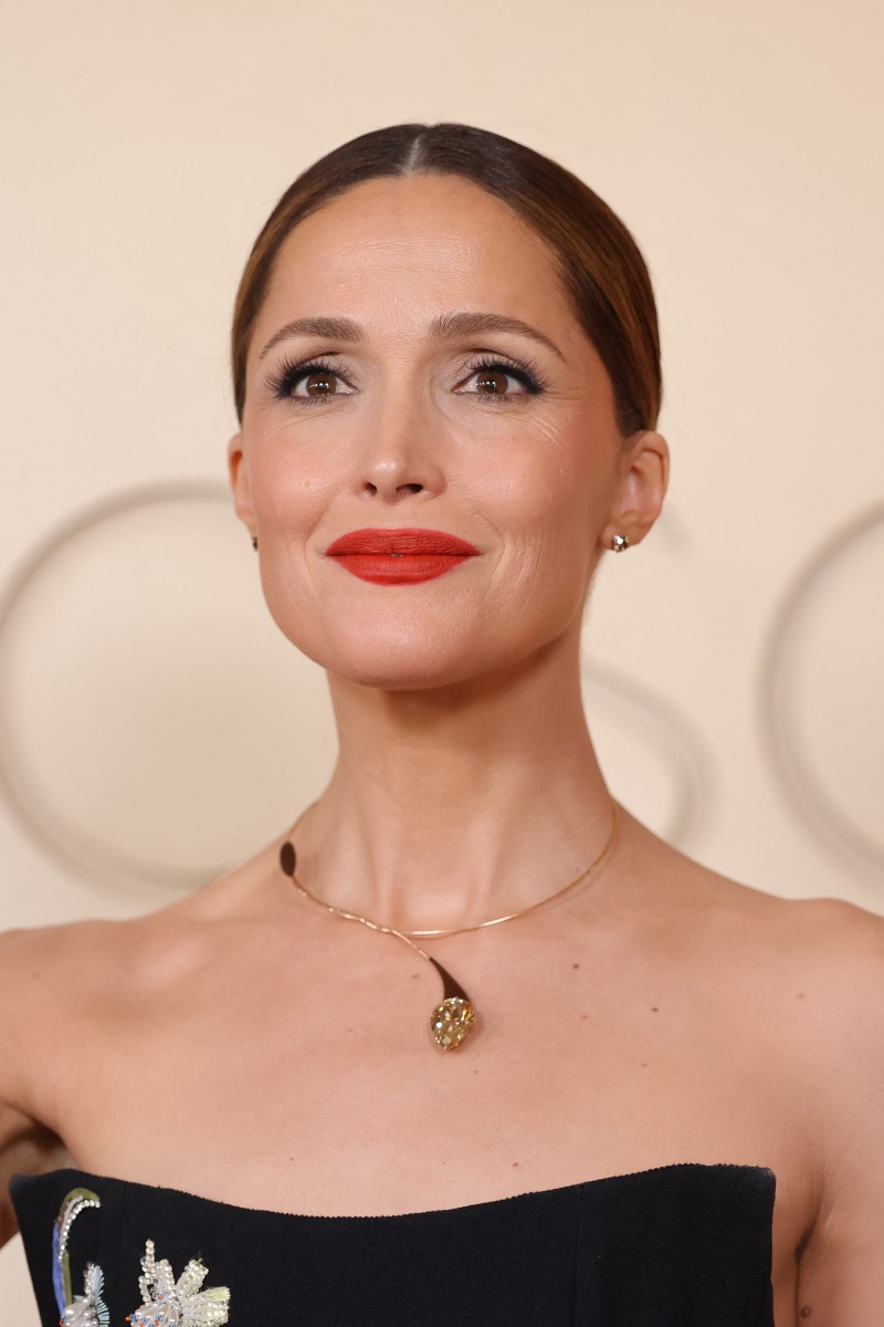 إطلالة Rose Byrne بأحمر الشفاه المشرق