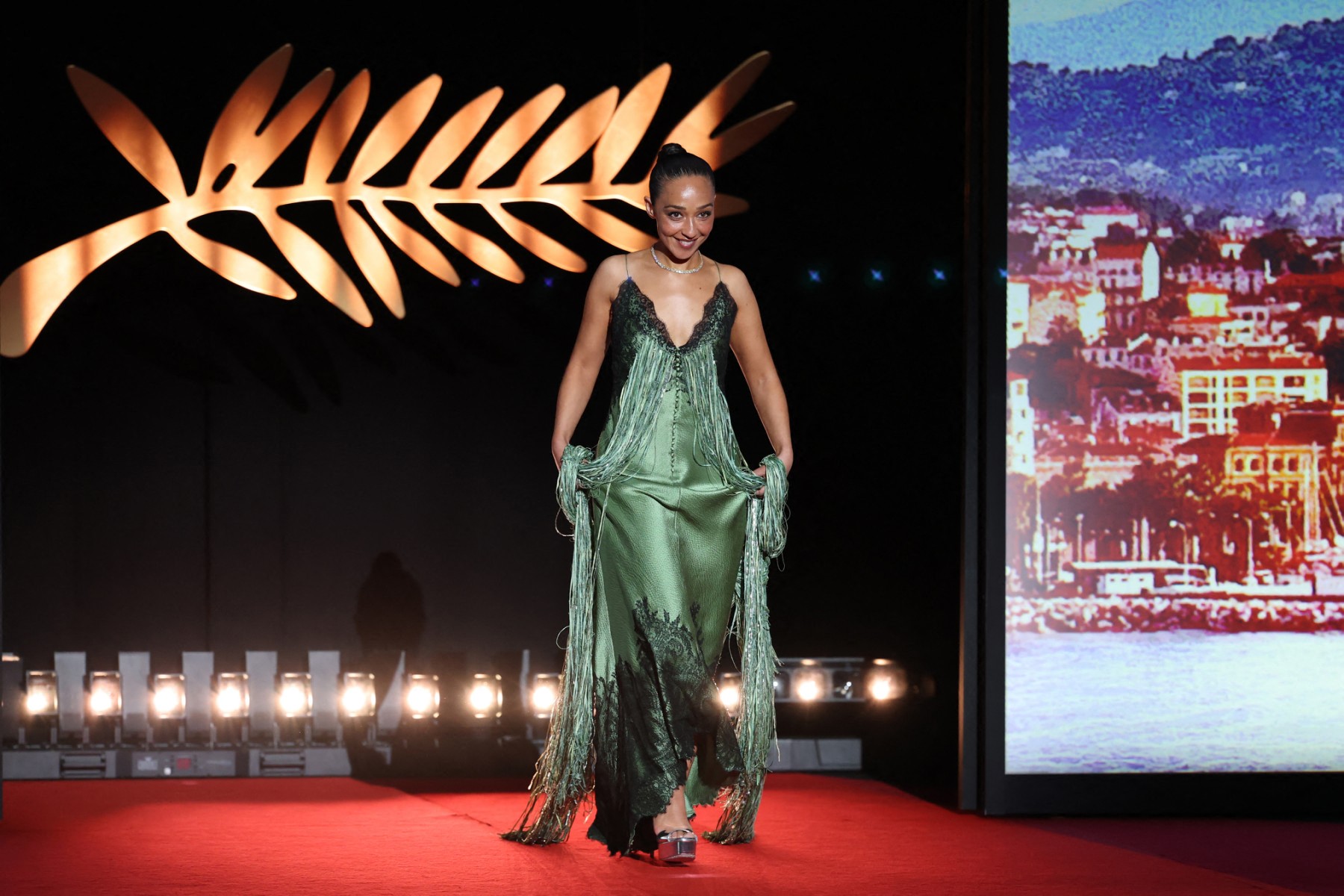 Ruth Negga بفستان من الساتان في مهرجان كان السنيمائي