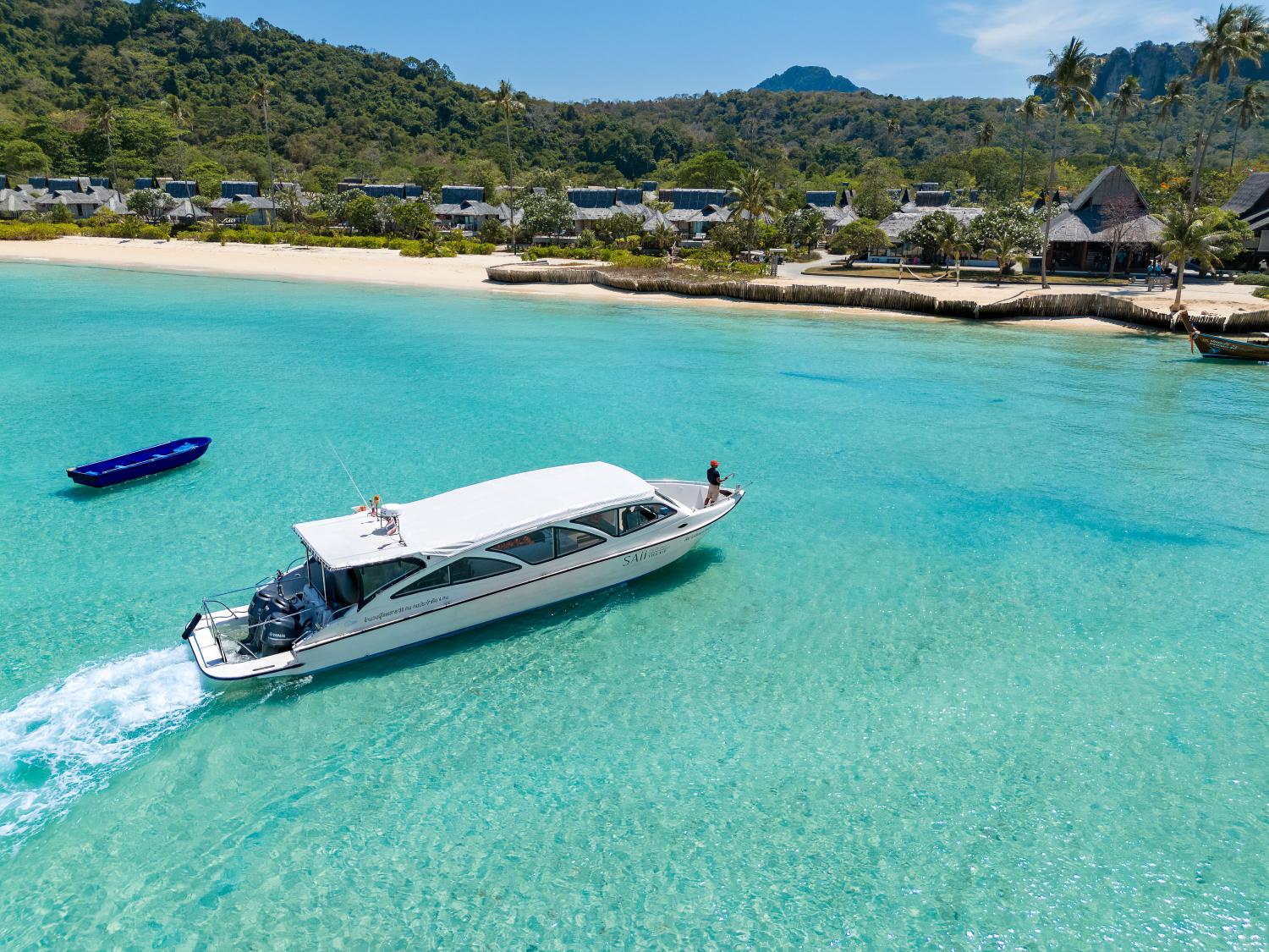 SAii PhiPhi Island Villageالوصول الى الجزيرة في قارب