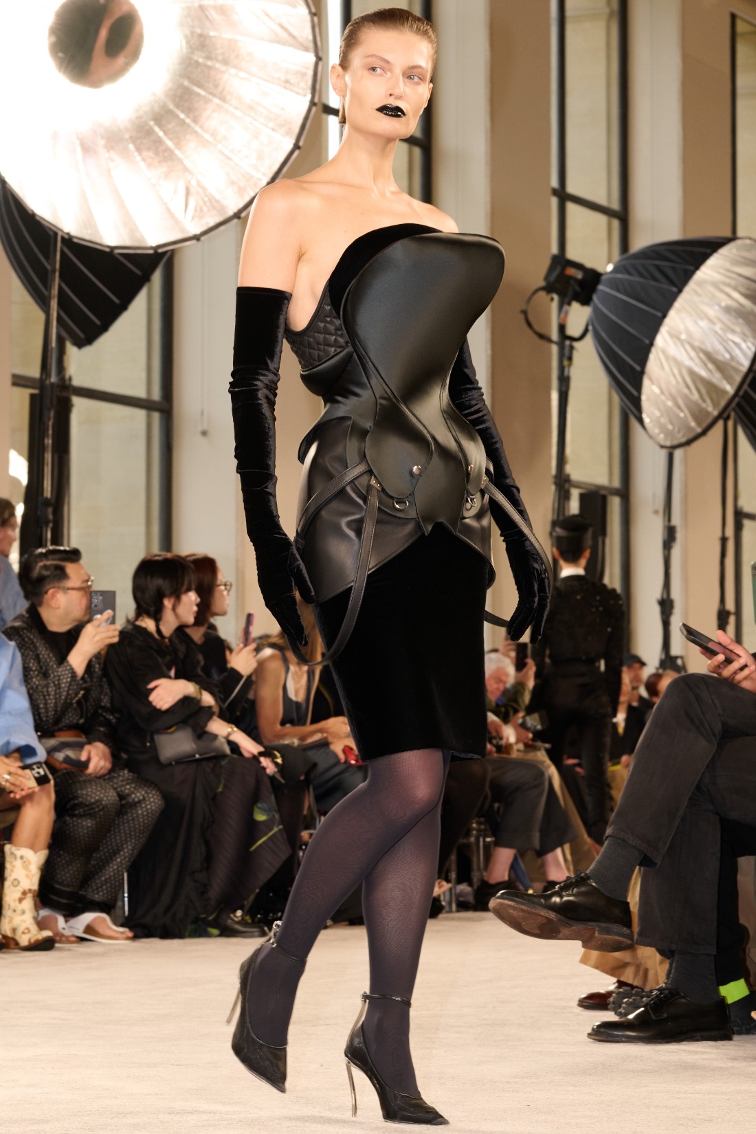 مجموعة Schiaparelli للأزياء الراقية لخريف 2025