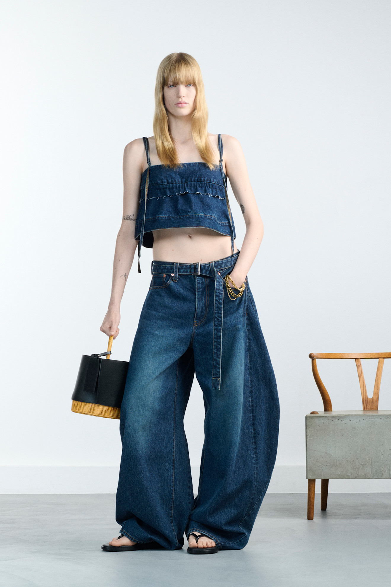 بناطيل الدينيم المتموج والأوفرسايز