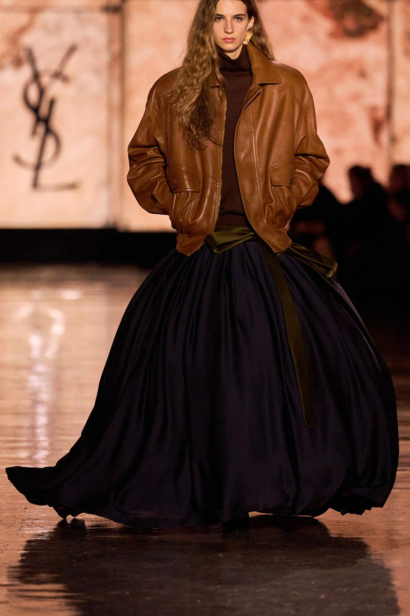 Saint Laurent التنورة البالون من