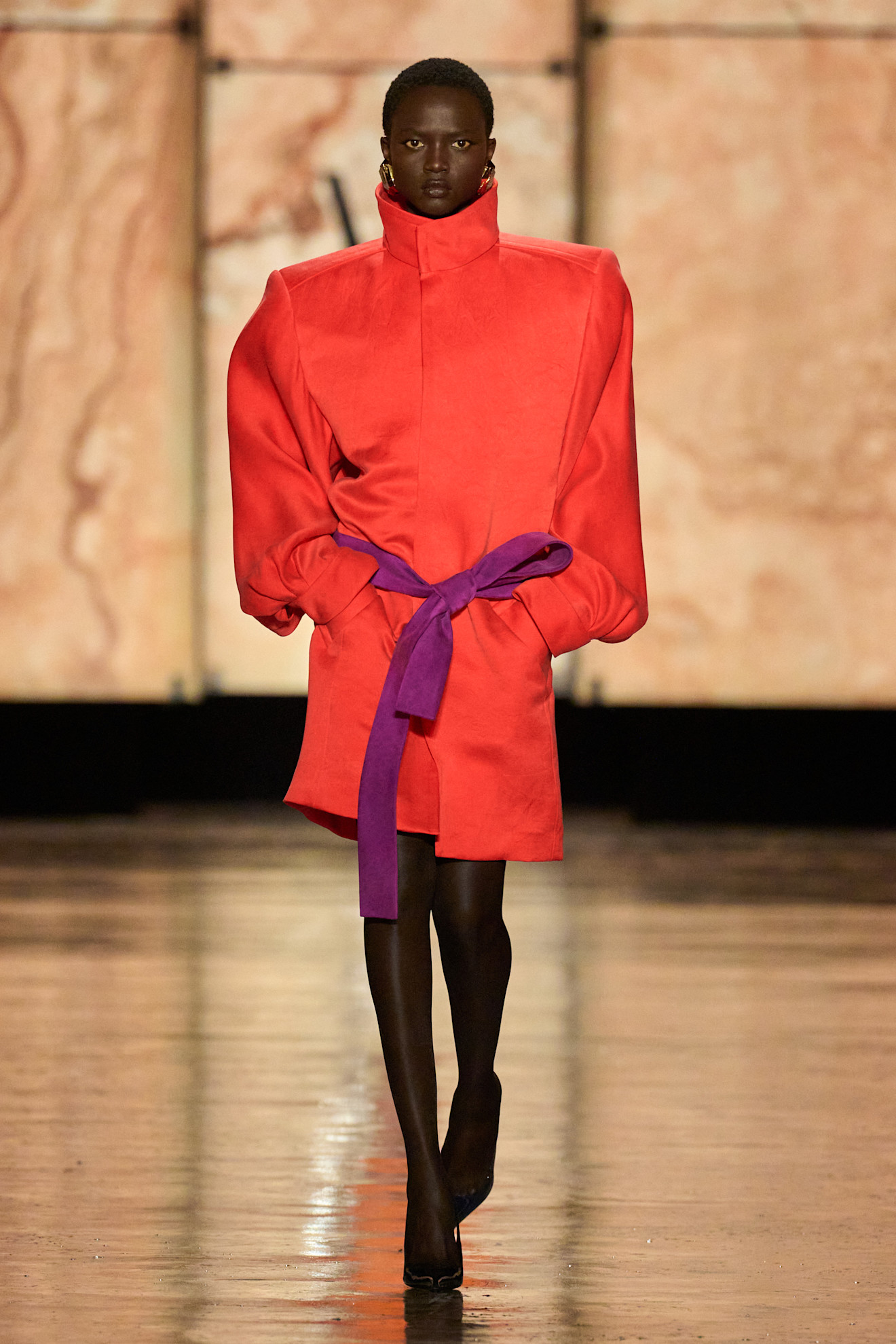 Saint Laurent الفستان المرجاني صيحة خريف 2025