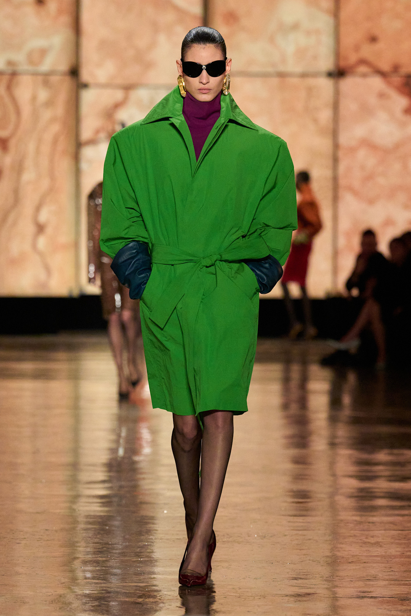 صيحة تنسيق الألوان المتضاربة بأسلوب Saint Laurent
