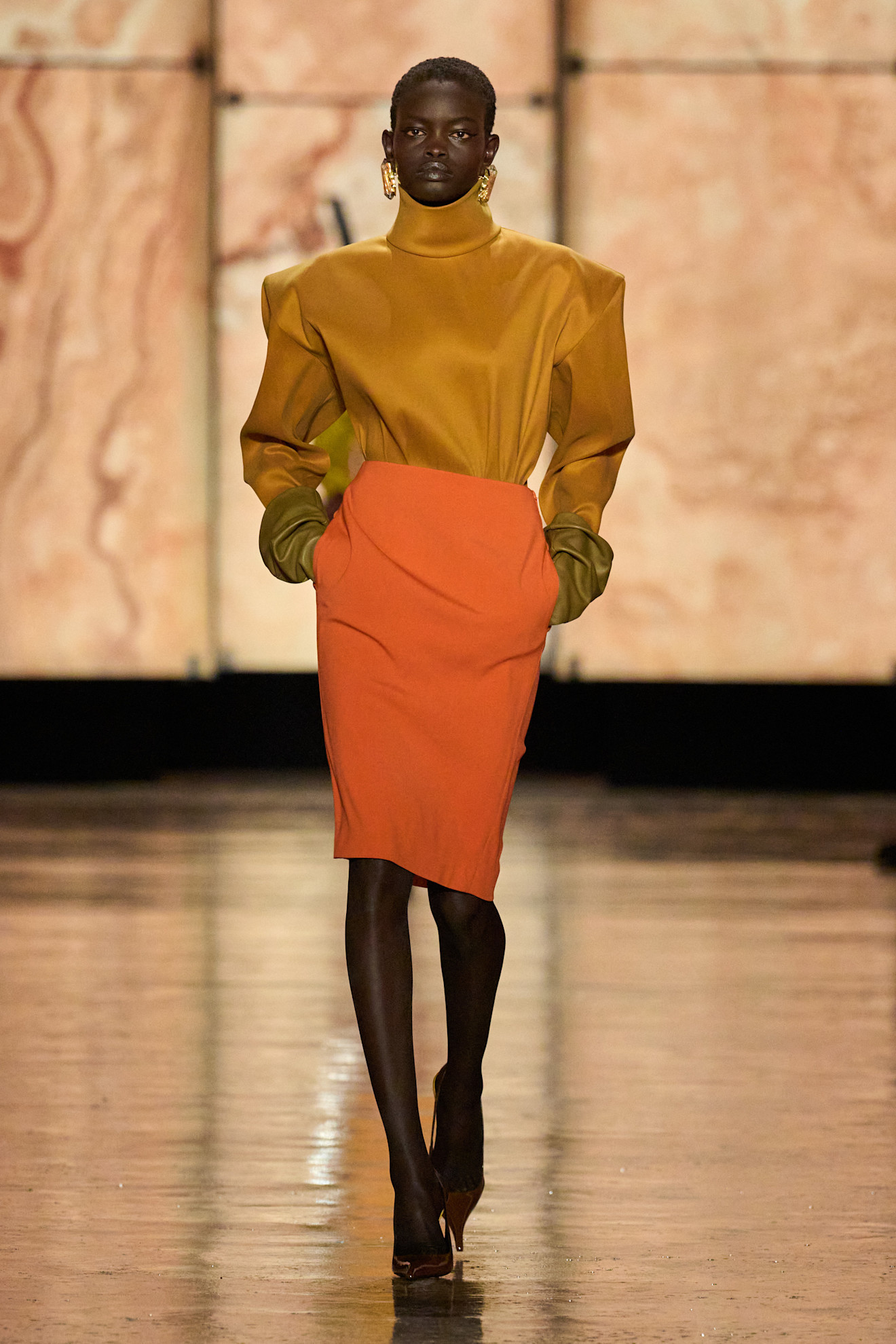 تنسيق التنورة الميدي