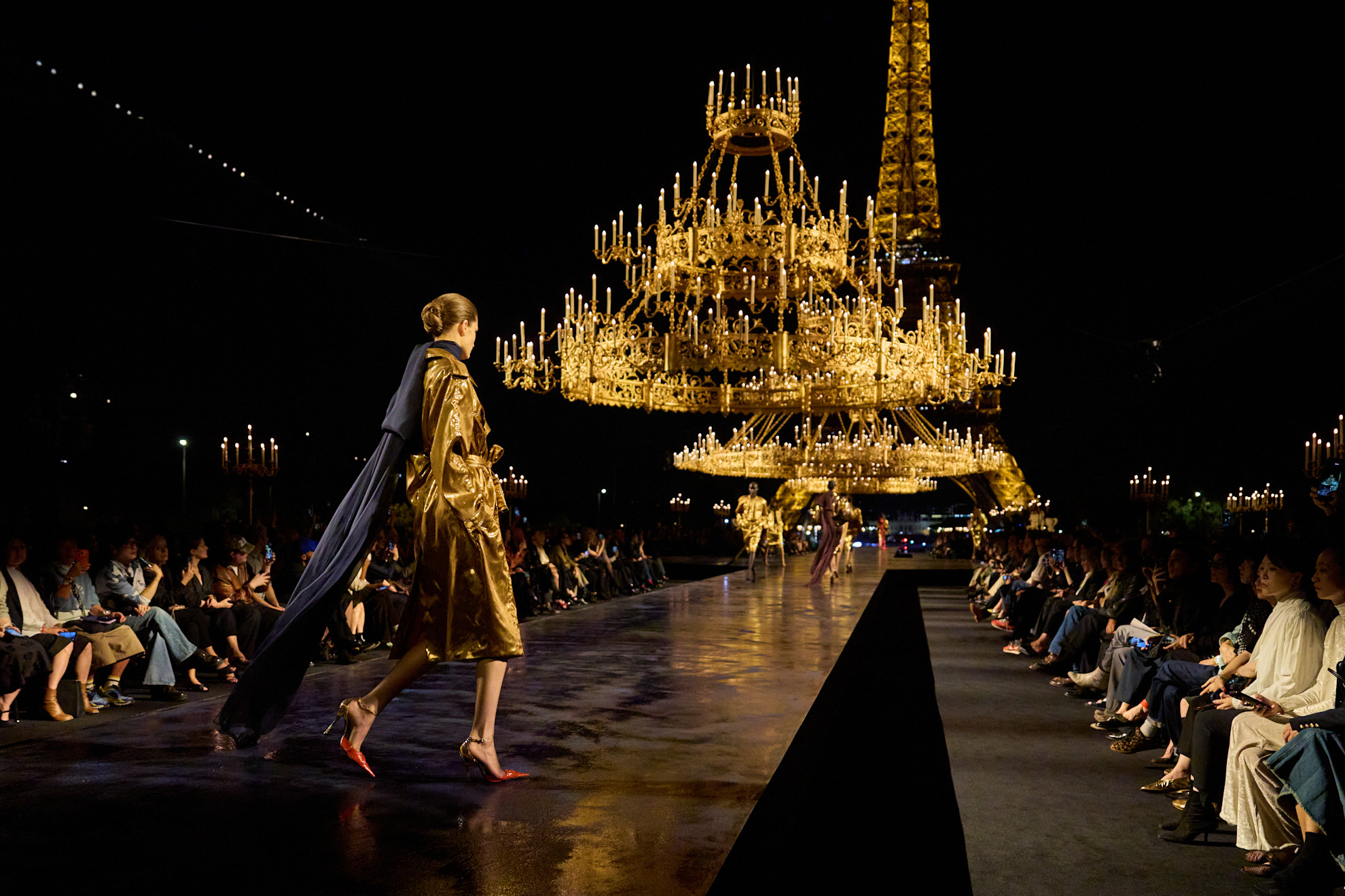 من مجموعة Saint Laurent ربيع و صيف 2027 للملابس الجاهزة