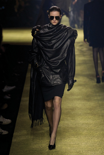 "سان لوران" SAINT LAURENT