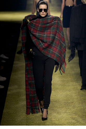 سان لوران" SAINT LAURENT