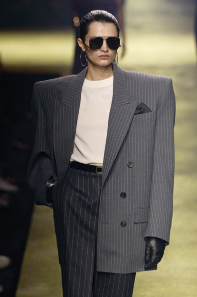 "سان لوران" SAINT LAURENT