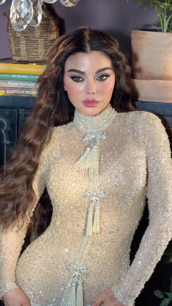 هيفاء وهبي بفستان اللؤلؤ والكريستال من "ريشة ديزاين"