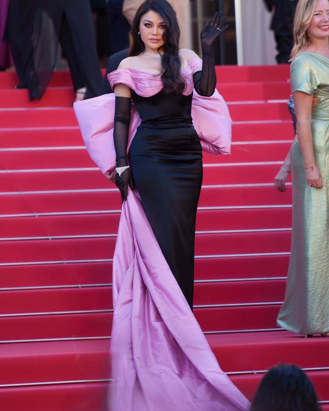 هيفاء وهبي بفستان طويل باللون الأسود من توقيع Bolandy Moda