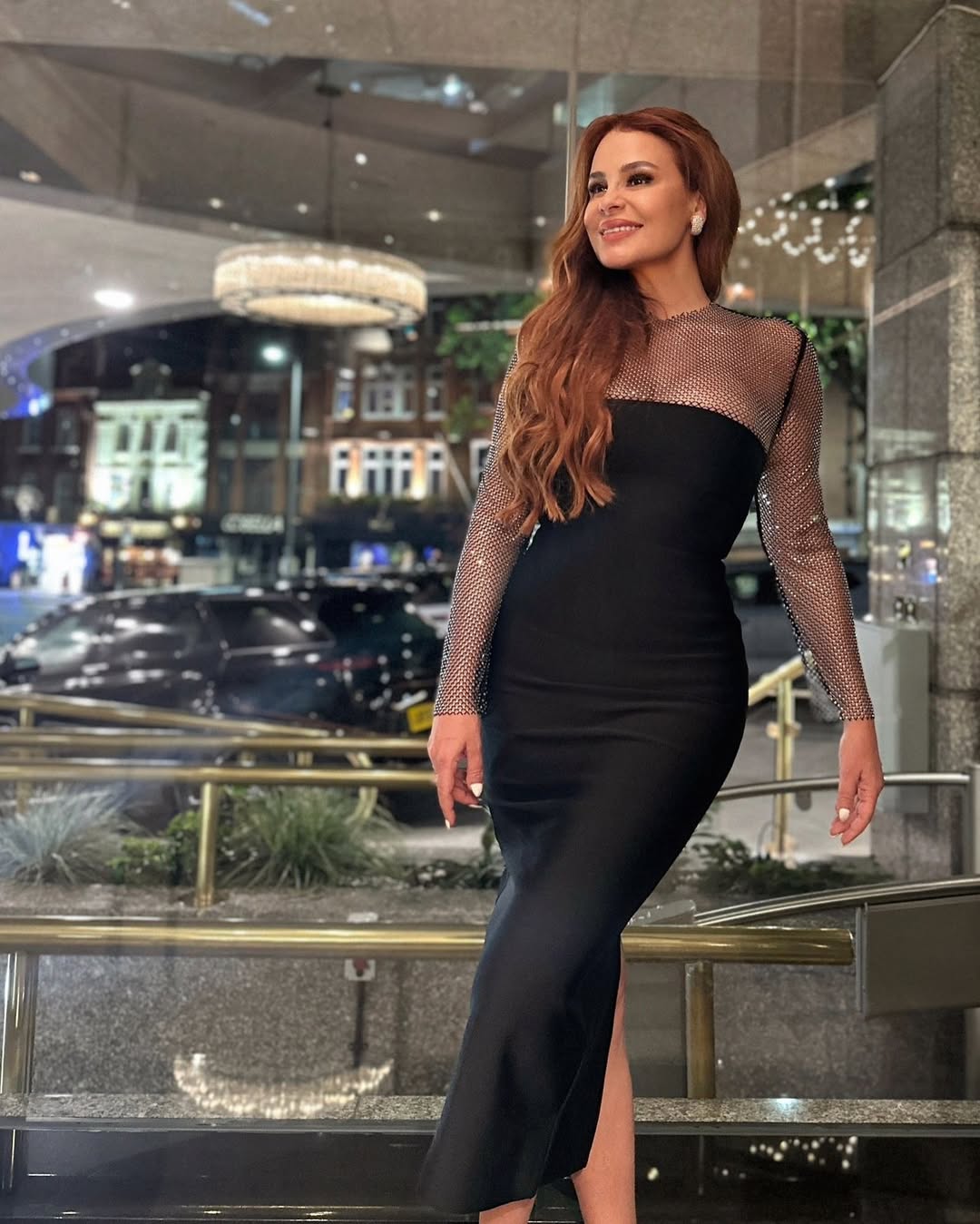 كارول سماحة بالفستان الميدي من توقيع Nevo