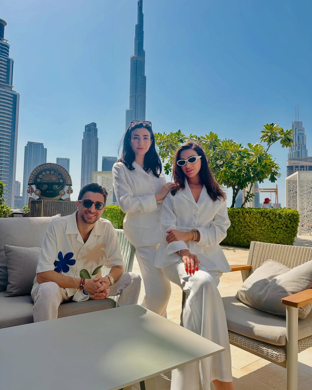 داليدا خليل وشقيقتها في دبي