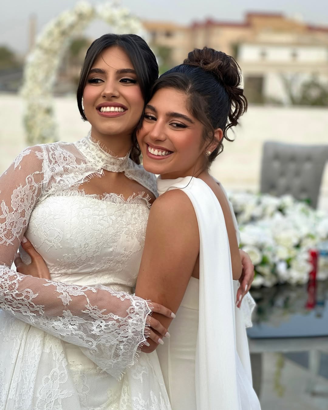 مشاهد مؤثرة لمايان مع شقيقتها في عقد القران