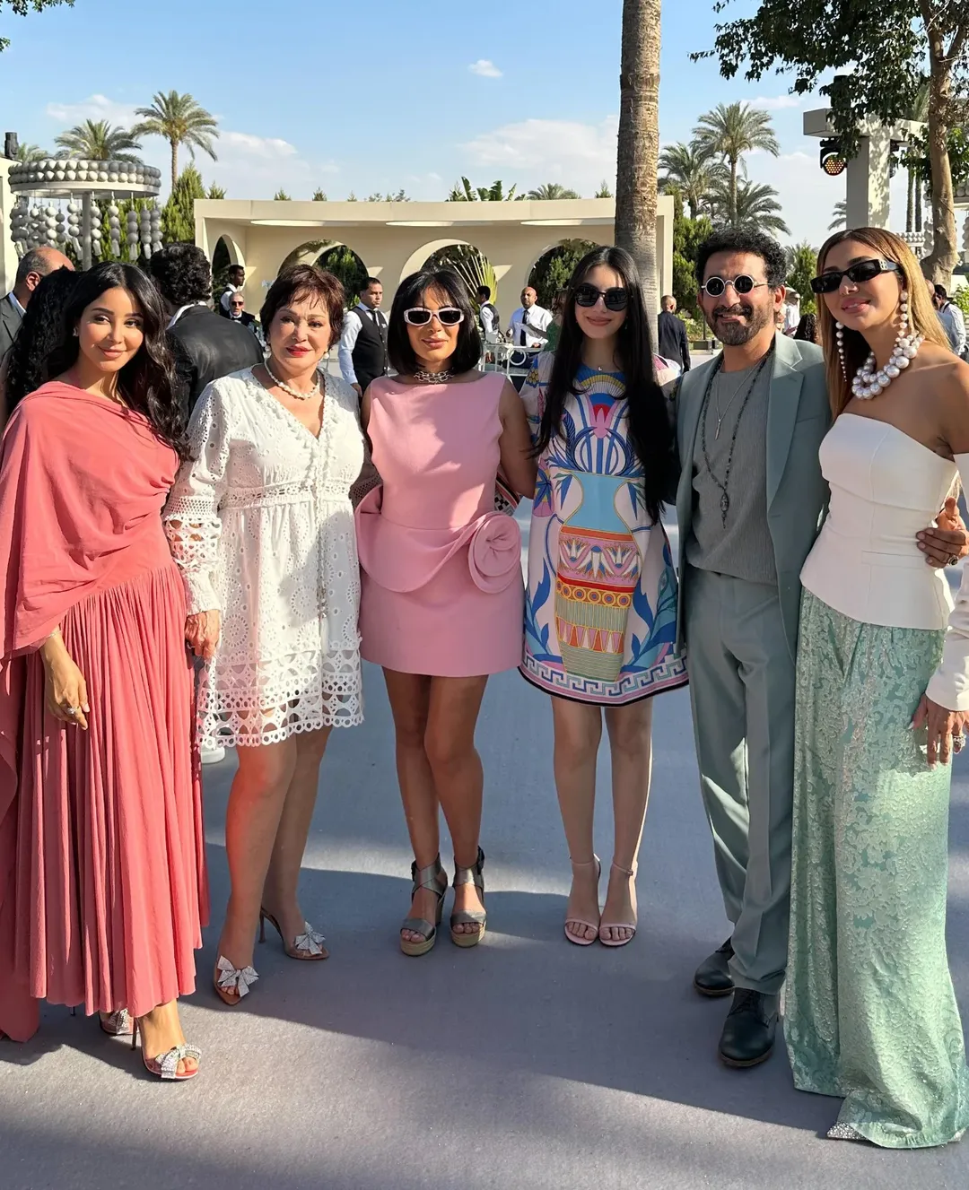 نجوم الوسط الفني في حفل زفاف أمينة خليل