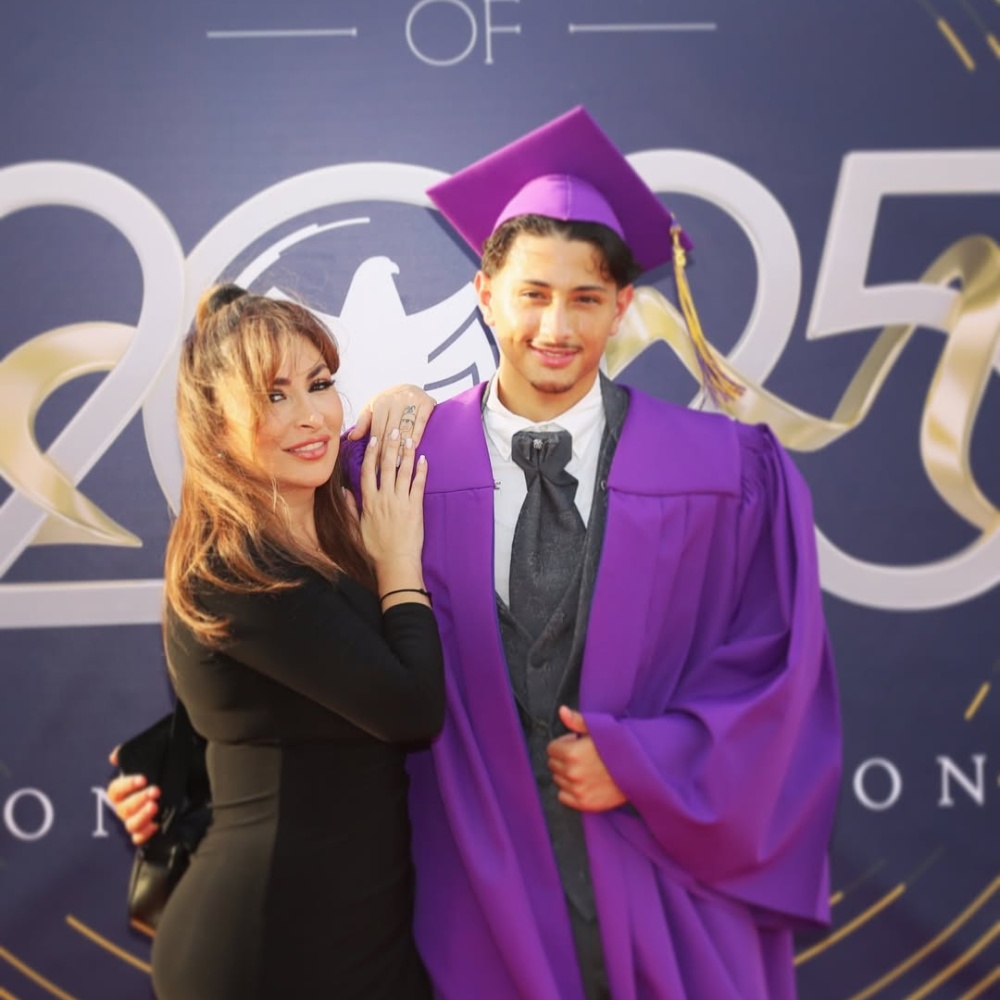 ديمة بياعة مع ابنها