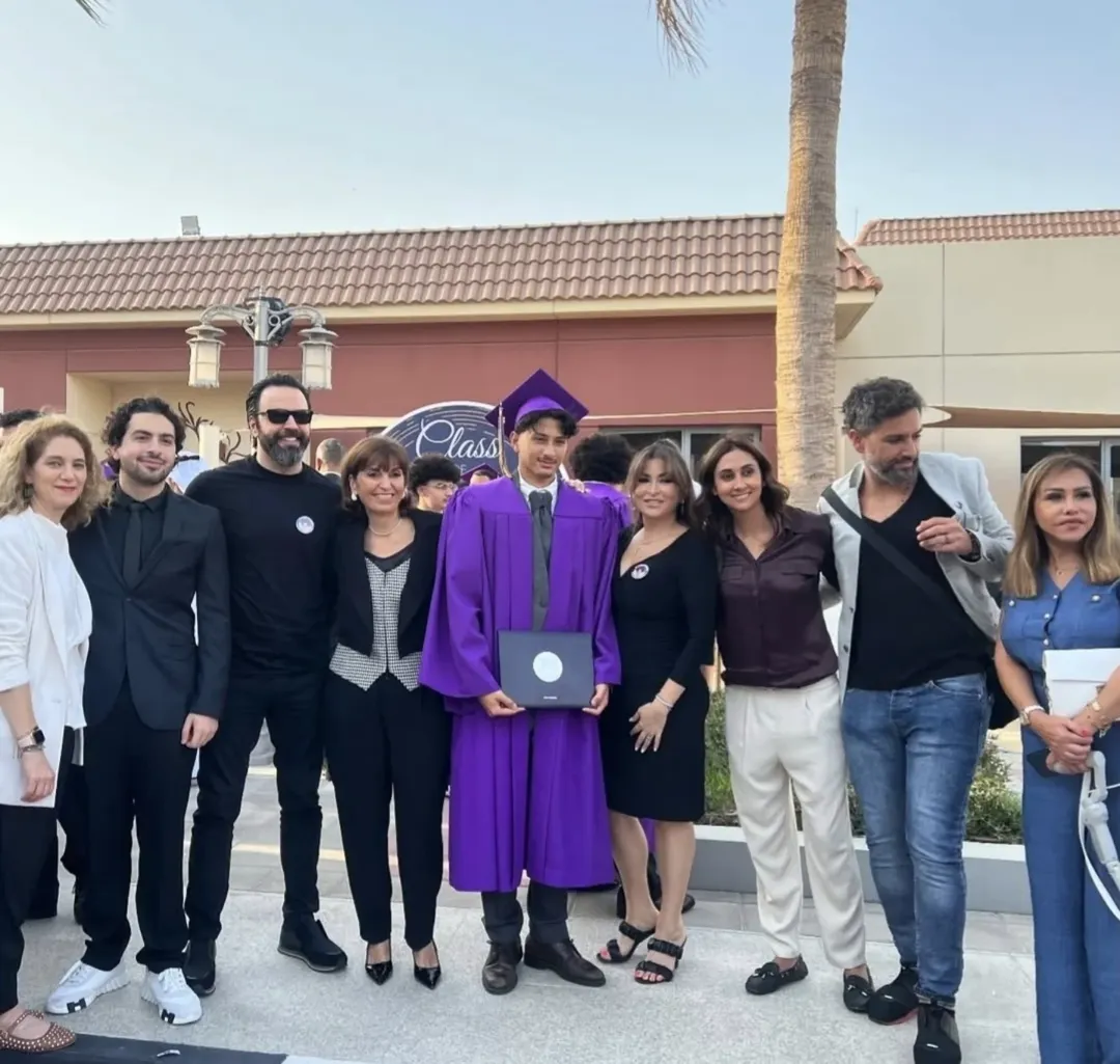 ديما بياعة مع عائلتها